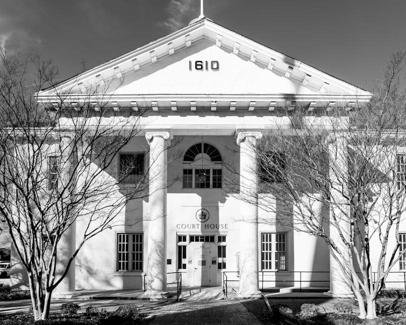 A black and white view of the historic courthouse facade in Hampton, Virginia, showcasing classic architecture.