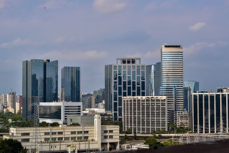 A vibrant view of São Paulo's modern skyline featuring tall buildings under a clear sky.