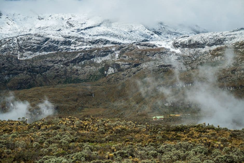 Scenic snowy peaks and mist in Manizales, Colombia's mountainous terrain.
