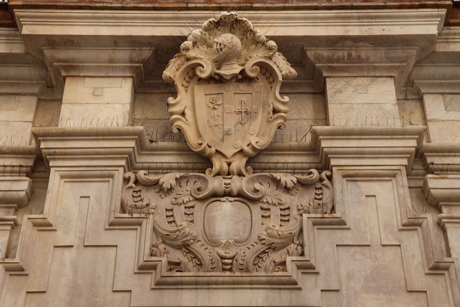 Close-up of ornate architectural stonework in Cádiz, showcasing rich heritage.
