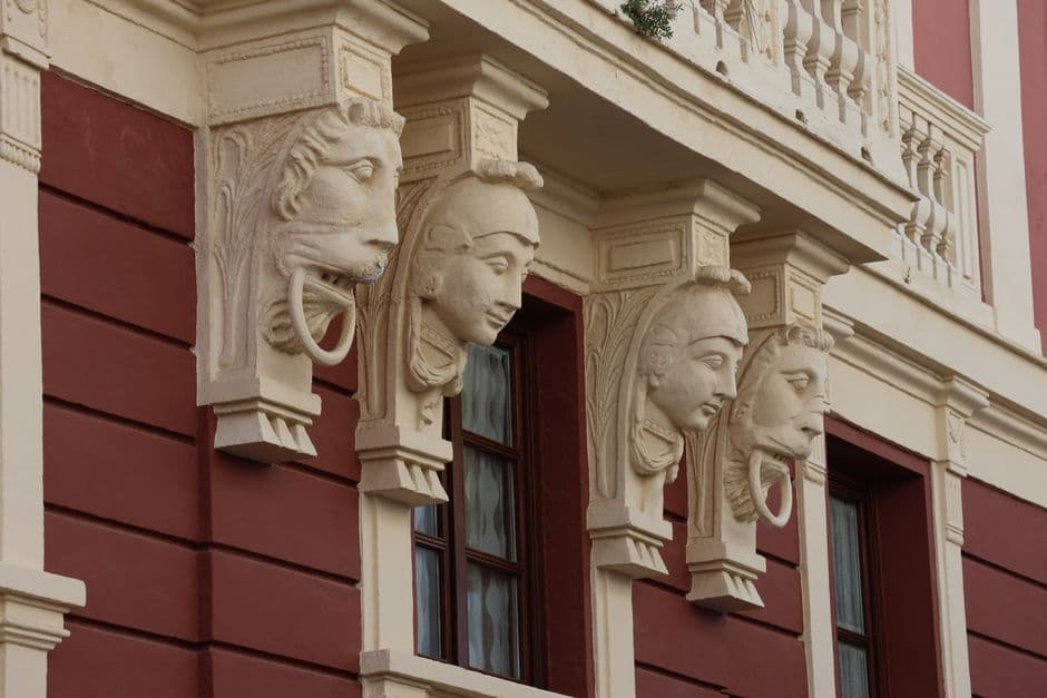 Detailed shot of a classical stone facade featuring intricate sculptures in El Puerto de Santa María.