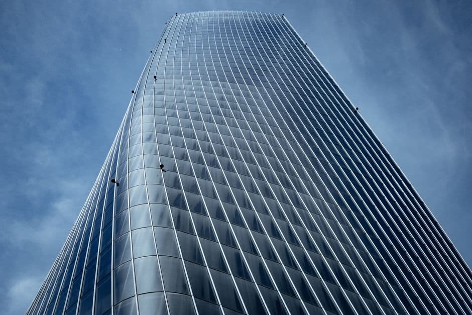 Impressive shot of a modern skyscraper in Milan, showcasing architectural elegance against a clear sky.