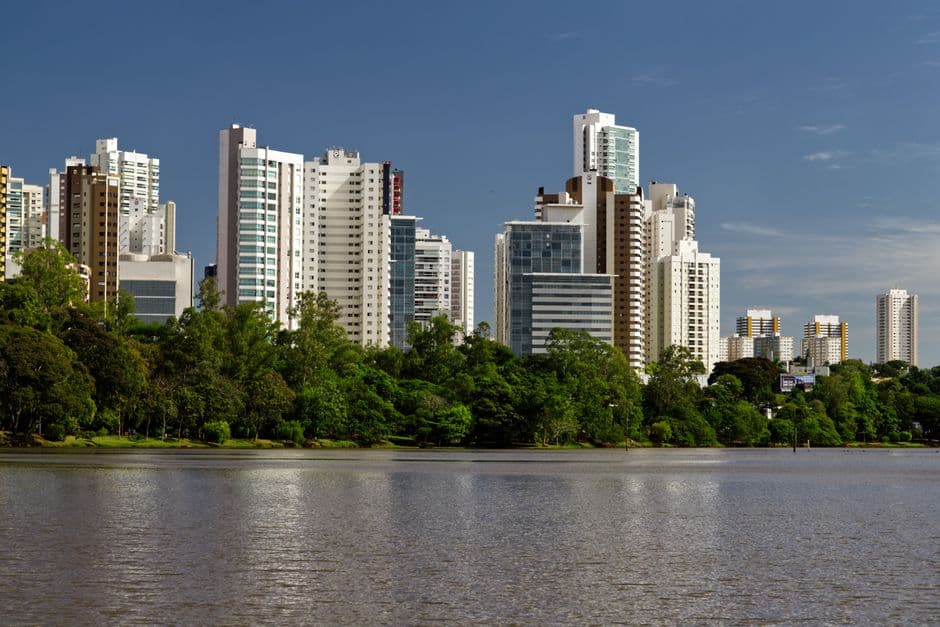 Stunning view of modern skyscrapers and lush greenery along Igapó Lake in Londrina, Brazil.