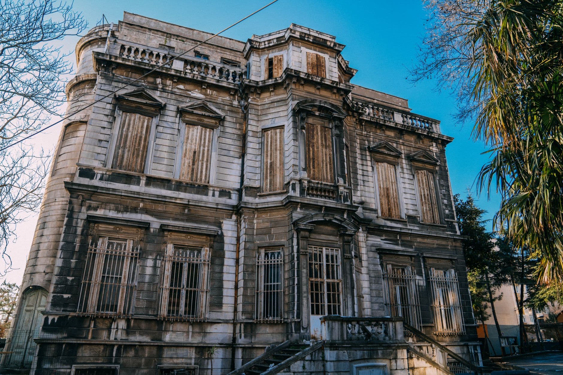 Discover this hauntingly beautiful abandoned mansion with its decaying historic architecture.