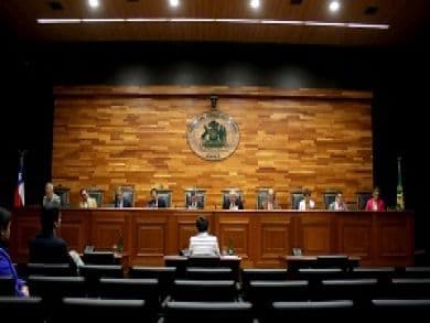 TC desestimó requerimiento que pedía cesar en su cargo al senador Navarro por intervenir en conflicto laboral y participar en manifestación convocada por la CUT en la que se alteró el orden público.