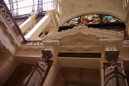 Corte de Santiago ordena al Ejército revelar información relativa a capellanes que prestan servicios institucionales. Excepciones a la publicidad deben ser interpretadas en forma restrictiva.