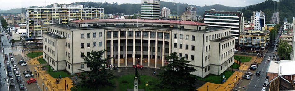 Corte de Concepción acogió recurso de protección contra decisión de no posibilitar la rendición de examen de grado de una egresada de Derecho.
