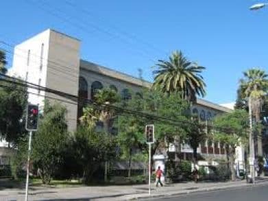 Corte de Rancagua condena a Multitienda indemnizar a cliente agredido al interior de un local.