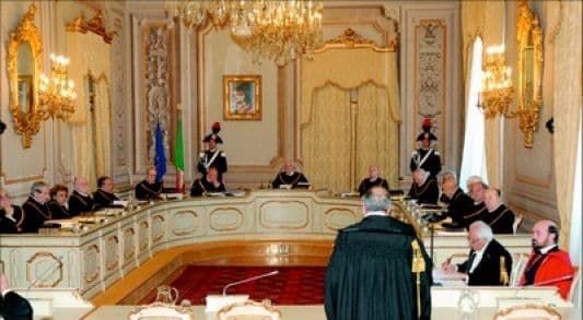 CC italiana declaró inconstitucionalidad de normas que prohibían fertilización por medio de donantes externos.