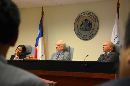 Segundo Tribunal Ambiental escuchó alegatos en caso de derrame de petróleo en Bahía de Quintero.