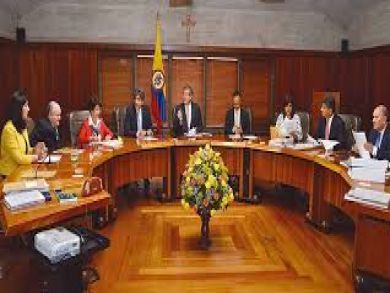 CC de Colombia declara exequible exigencia para porte de armas por quienes prestan servicios de vigilancia y seguridad privada.
