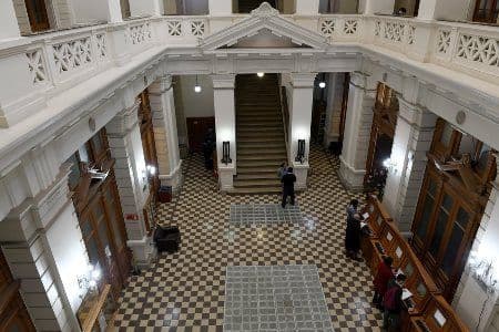 Corte de Santiago acoge reclamo y ordena a SERNAPESCA entregar información sobre antibióticos en salmoneras.