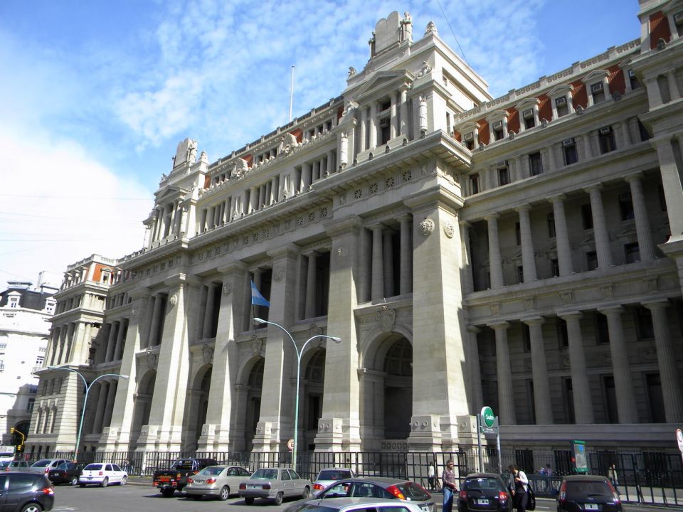 CS de Argentina acogió recurso extraordinario referido a integración de tribunal.