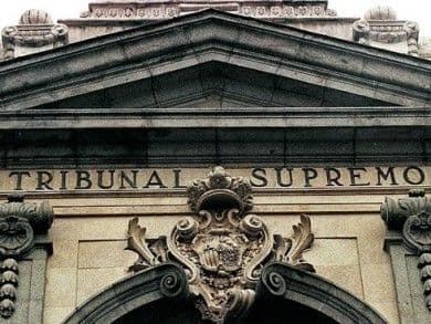 TS de España confirma nulidad de una cláusula introducida por empresa de telefonía para convertir un servicio gratuito en uno de pago.
