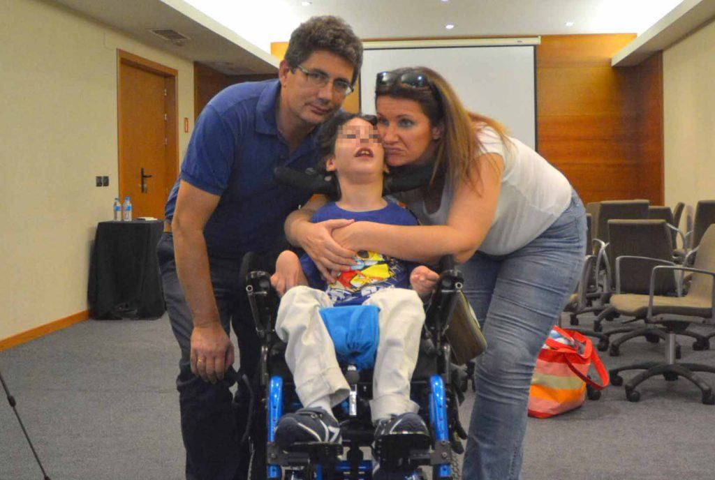 En España Compañías Aseguradoras indemnizan a padres de menor afectado por una parálisis cerebral por eventual negligencia médica.