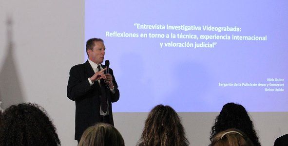 Experto británico expuso sobre entrevista investigativa videograbada ante miembros del Poder Judicial.