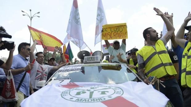 Comisión Nacional de los Mercados y la Competencia de España demanda ante el Tribunal Supremo nulidad de normas que impondrían a Uber requisitos desproporcionados.