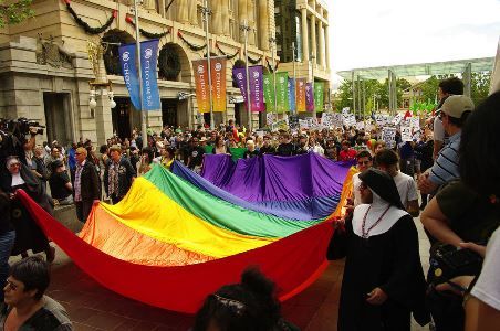 Sobre la ley contra la discriminación en Australia que castiga la incitación al odio.