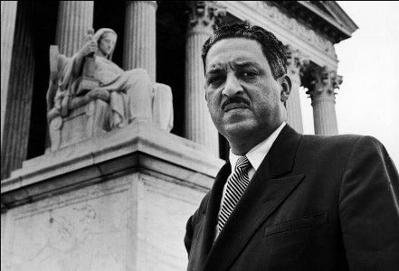 Acerca de Thurgood Marshall, primer afroamericano en ocupar cargo de juez en Corte Suprema de Estados Unidos.