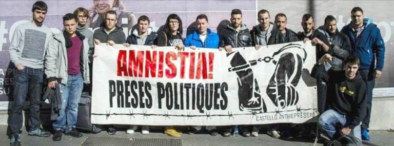 Fiscalía española pide dos años de prisión para 12 raperos de 'La Insurgencia' por enaltecimiento del terrorismo.