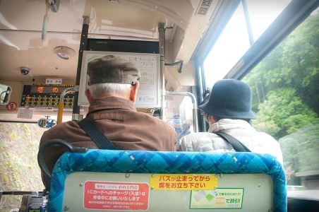 Acerca de las medidas adoptadas en Japón para el cuidado y bienestar de los adultos mayores.