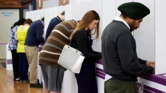 Publican “Australia y su sistema de voto obligatorio que facilita el proceso de inscripción”.