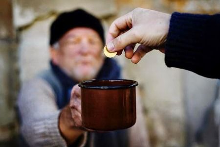 ¿La mendicidad es un derecho humano? En el cantón de Vaud, Suiza, un nuevo movimiento aboga por prohibir la mendicidad.