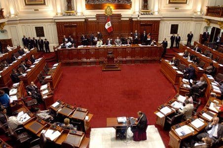 Subcomisión de Acusaciones Constitucionales del Congreso de Perú recomienda destituir a Magistrado del Tribunal Constitucional y propone suspender a otros tres miembros.