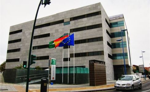 Caso español: Absuelven a una madre denunciada por su hija por ordenarle recoger la habitación.