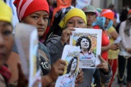 Amnistía Internacional afirma que no identificar a quienes están detrás del asesinato de Berta Cáceres en Honduras pone en peligro a demás activistas.