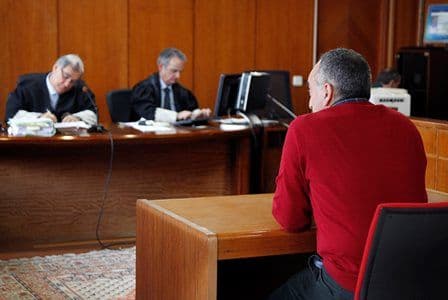 Caso español: Fue declarado culpable guardia civil acusado de favorecer empresa de su mujer.