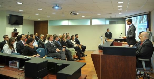 Ministro presidente Alejandro Ruiz entregó Cuenta Pública 2017 del Segundo Tribunal Ambiental.
