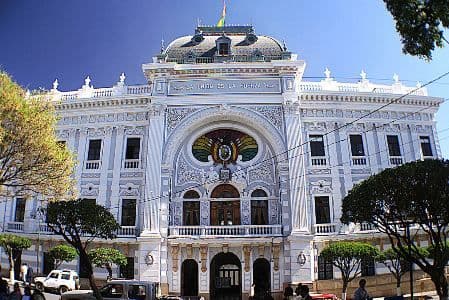 Opinión, Bolivia: Secular problema del Constitucional: ¿Independencia o democracia?