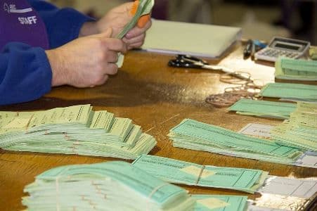 Acerca de las razones de Australia, Nueva Zelandia y Corea para limitar la reelección de parlamentarios.