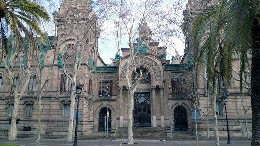 Caso español: Un hombre será juzgado por violar a su hija y a dos amigas fingiendo ahuyentar espíritus malignos.
