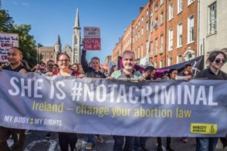 Amnistía Internacional destaca referéndum sobre el aborto en Irlanda.