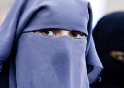 Amnistía Internacional condena prohibición del velo como una violación discriminatoria de los derechos de las mujeres en Dinamarca.