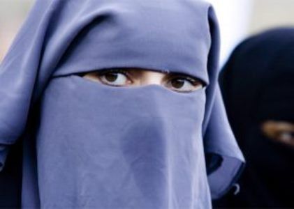 Amnistía Internacional condena prohibición del velo como una violación discriminatoria de los derechos de las mujeres en Dinamarca.