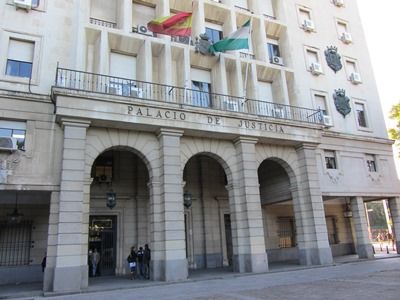 Caso español: 6 meses de prisión por entrar en una vivienda y acostarse en la cama junto a la dueña.