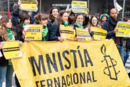 Amnistía Internacional destaca primer paso para despenalizar el aborto en Argentina.