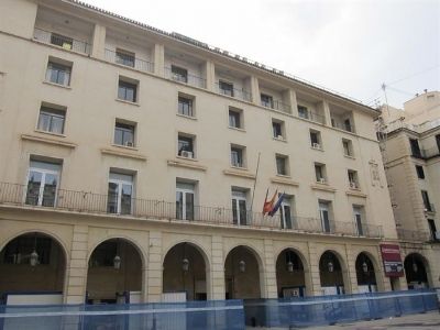 En España: Violencia de género, 20 años de prisión al hombre que asfixió a su mujer y emparedó su cadáver.