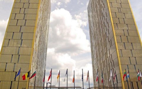 Acerca de una sentencia del TJUE sobre facilitar la residencia de las parejas estables de los nacionales que lo soliciten.