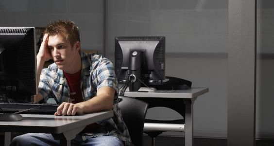En España alertan de una campaña de extorsión en Internet que amenaza con mostrar vídeos personales al visitar sitios porno.