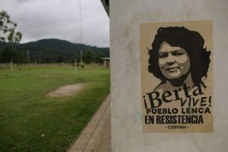 Amnistía solicita a autoridades garantizar seguridad de defensores y periodistas atacados en campañas de estigmatización en Honduras.
