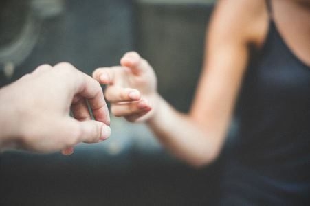 La realidad de España: Publican «Relaciones sexuales: ¿Cuando una mujer no dice sí, es no?»