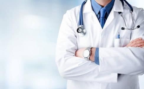 En España: 6 años de inhabilitación y 2 de cárcel para un médico por acceder a un historial clínico sin consentimiento.