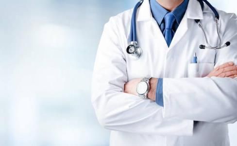 En España: 6 años de inhabilitación y 2 de cárcel para un médico por acceder a un historial clínico sin consentimiento.