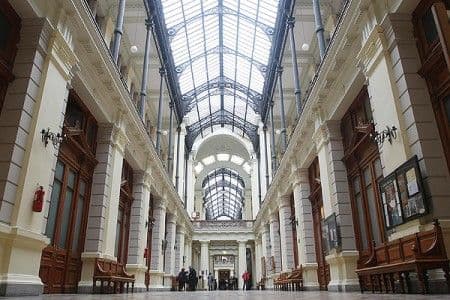 Corte de Santiago ordena a la PDI continuar con licitación de chalecos antibalas.