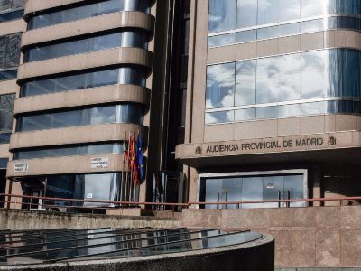 En España: Acerca de la primera condena a una 'uploader' por subir archivos musicales a webs piratas.