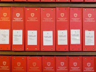En Suiza: «Jueces extranjeros» – Comprobamos los hechos.